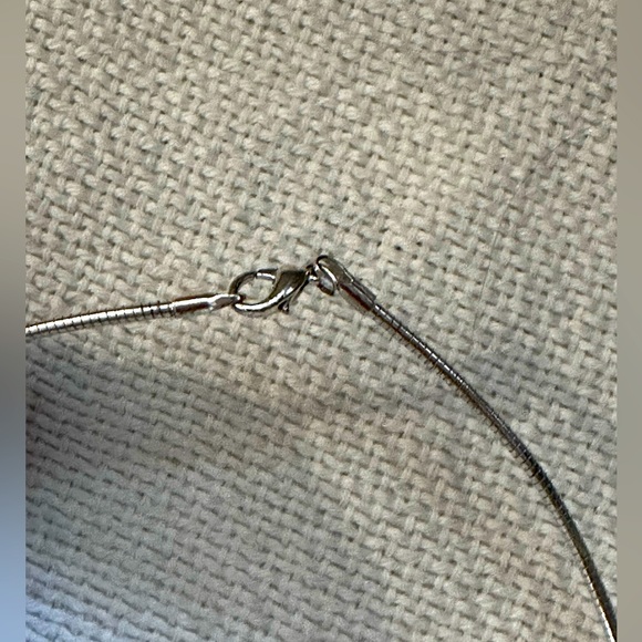 Silver costume jewellery- no stamp - black and silver pendent. Good condition - Picture 2 of 2